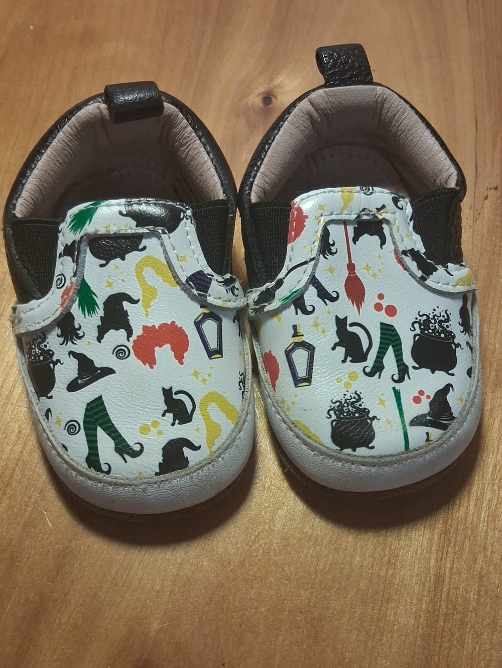 Monkey Feet Kids White Magic-Themed Slip-On Shoes Size 6-12 Mo.